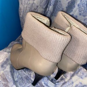 A creme fold down boot